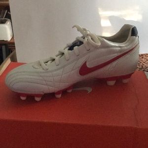 NWT women’s Nike Tiempo Mystic soccer cleats